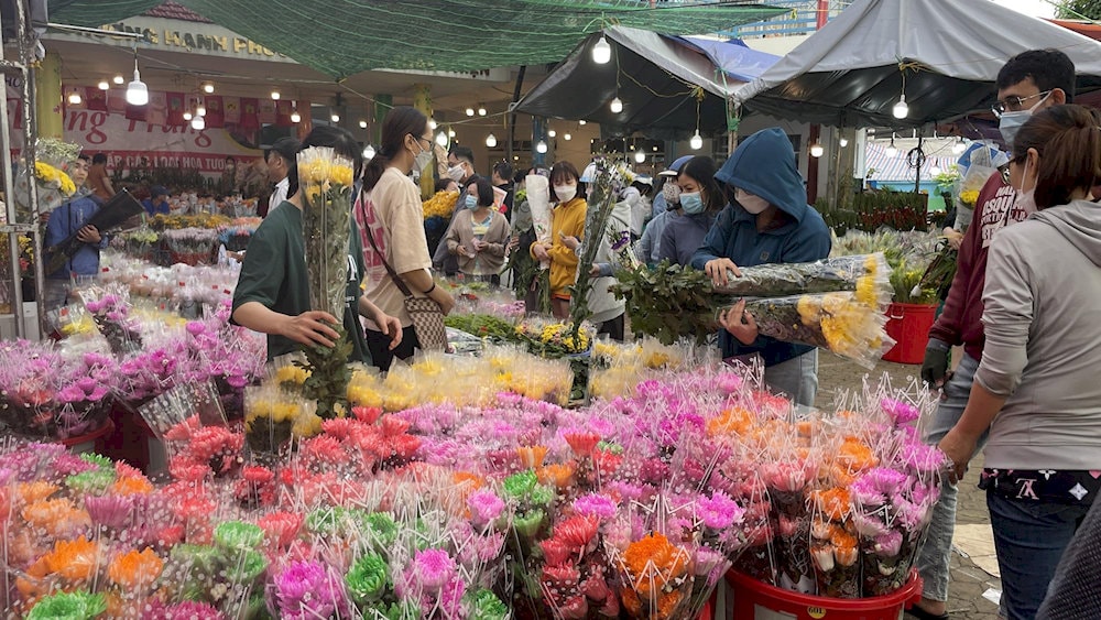 Chợ hoa Hồ Thị Kỷ hoạt động cả ngày, vắng hơn vào buổi trưa